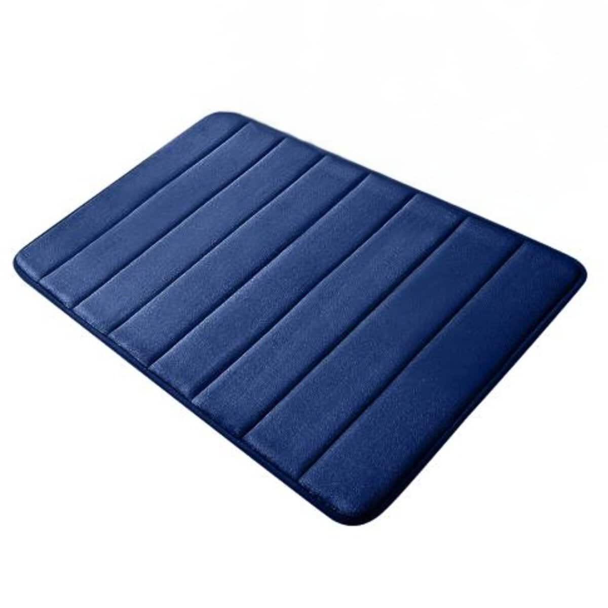 Tapis salle de bain super absorbant à mémoire de forme Profitez d'un accueil chaleureux à chaque sortie de douche avec notre tapis salle de bain super absorbant à mémoire de forme. Sa capacité unique à épouser la forme de vos pieds offre un confort personnalisé qui soulage et détend. La texture moelleuse absorbe l'humidité rapidement, laissant vos pieds secs et vous assurant une sensation agréable.