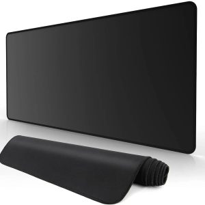 tapis de souris XXL noir fabriqué en fibres superfines. La base est en caoutchouc antidérapant avec des coutures renforcées pour vous offrir confort et durabilité tout en un.
