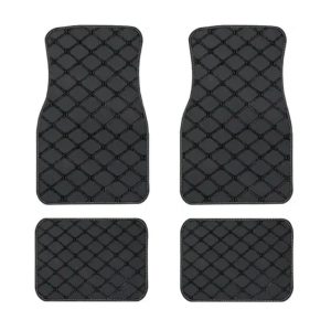 Tapis voiture universel 4 pièces présentant un design à carreaux élégant, ajoutant une touche de luxe à l'intérieur de votre véhicule. Conçu pour s'adapter à la plupart des modèles de voitures, il est fabriqué avec des matériaux de haute qualité pour une durabilité et une protection maximales. Disponible en plusieurs couleurs, ce tapis est facile à installer et à nettoyer, offrant une solution pratique et esthétique pour protéger le sol de votre voiture contre la saleté et l'usure quotidienne. Sa texture antidérapante assure une sécurité accrue, garantissant que le tapis reste bien en place pendant la conduite