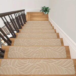 Tapis escalier antidérapant à motifs en relief de haute qualité, sécurité et design élégant, facile à installer et entretenir.