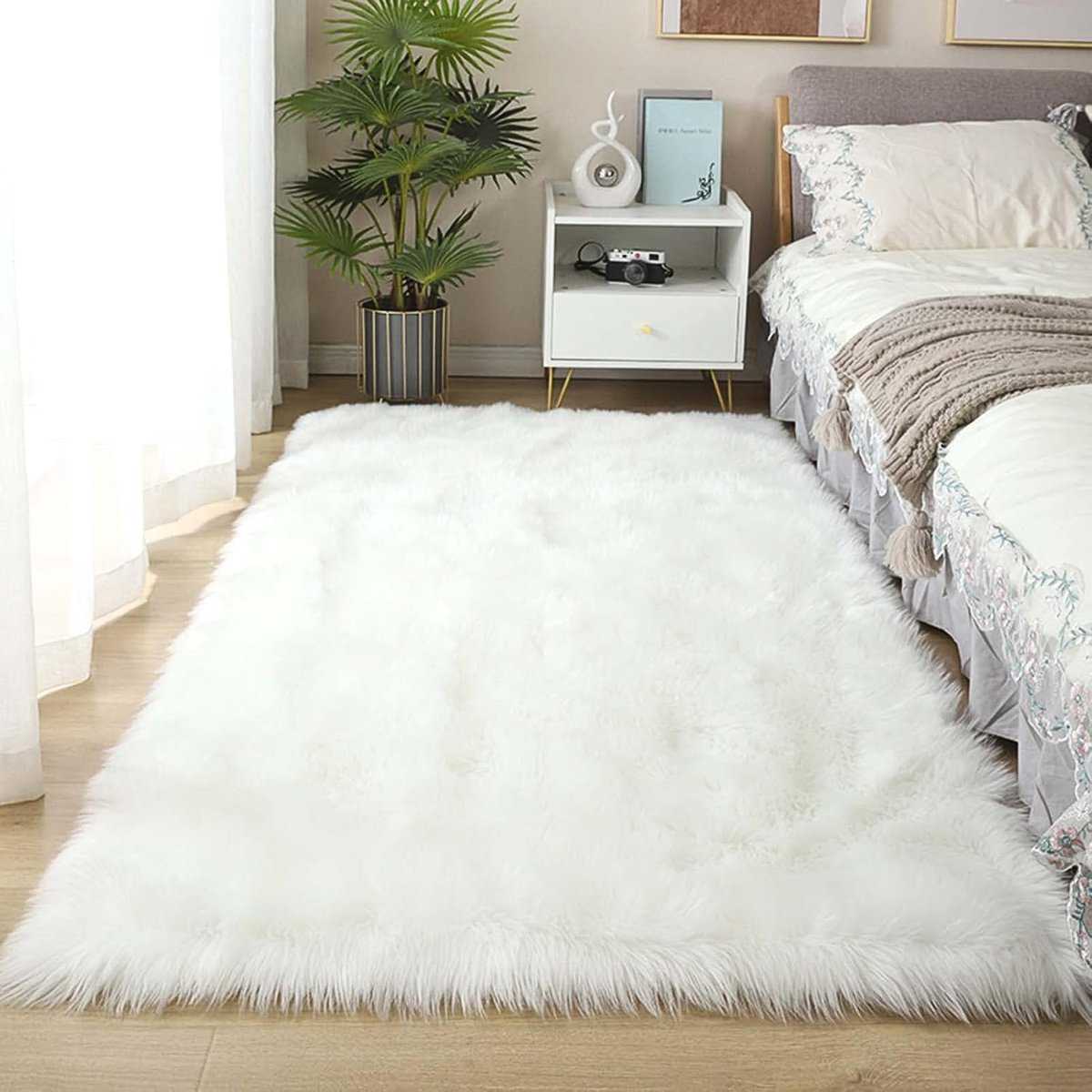 Tapis blanc en fausse fourrure Tapis blanc en fausse fourrure