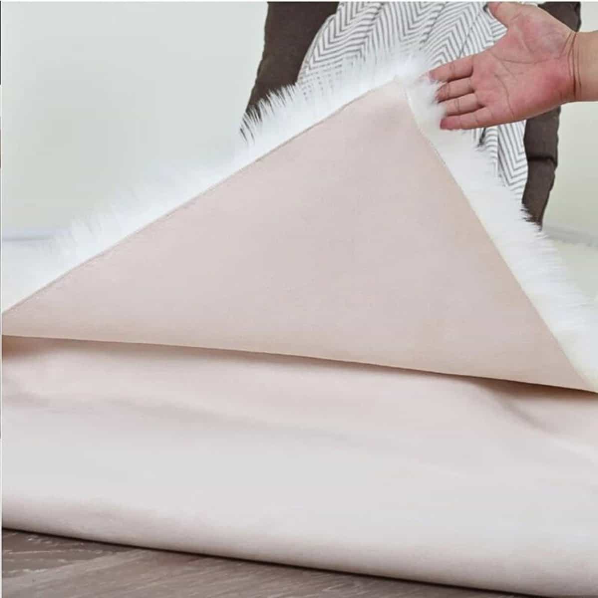 Tapis blanc en fausse fourrure Tapis blanc en fausse fourrure