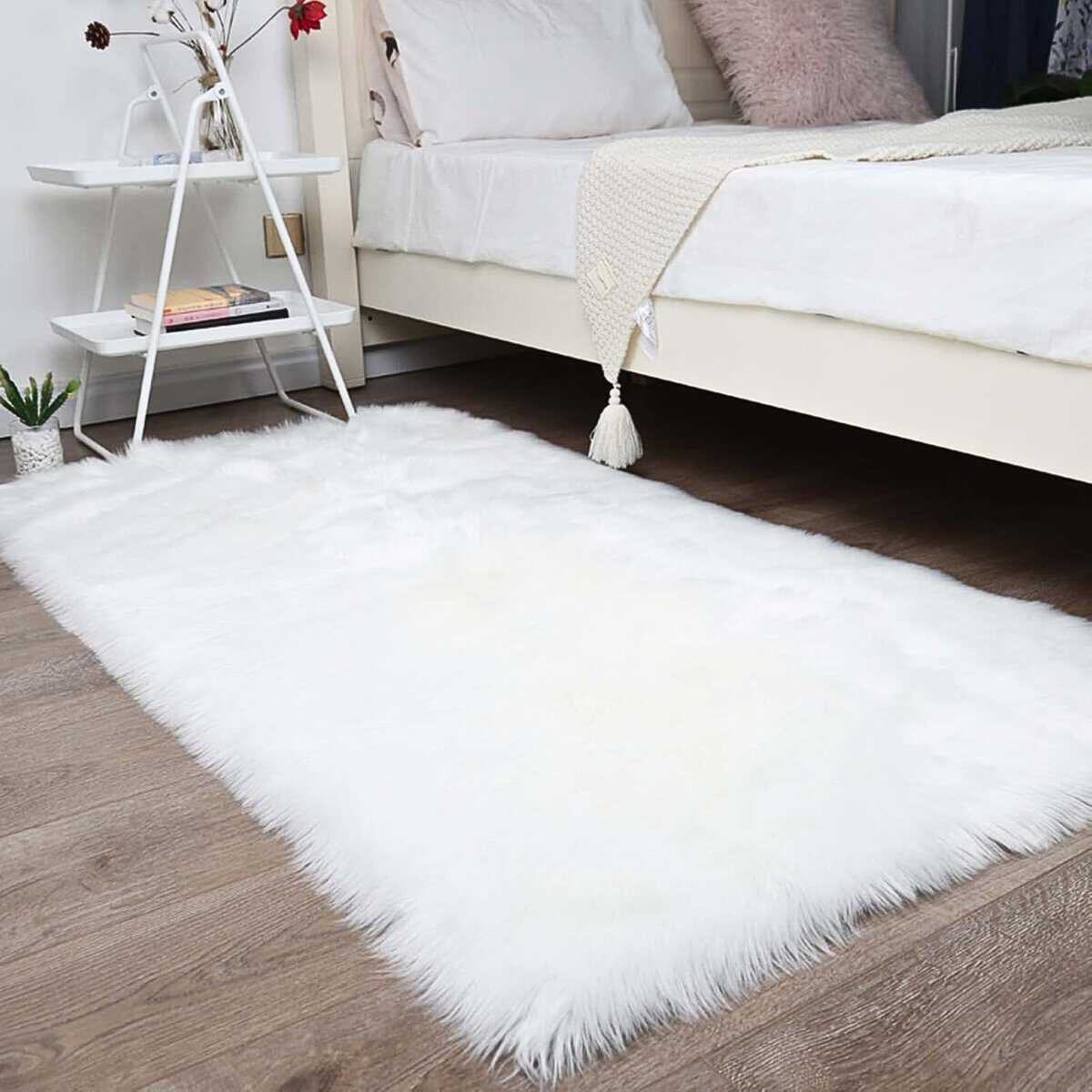 Tapis blanc en fausse fourrure Tapis blanc en fausse fourrure