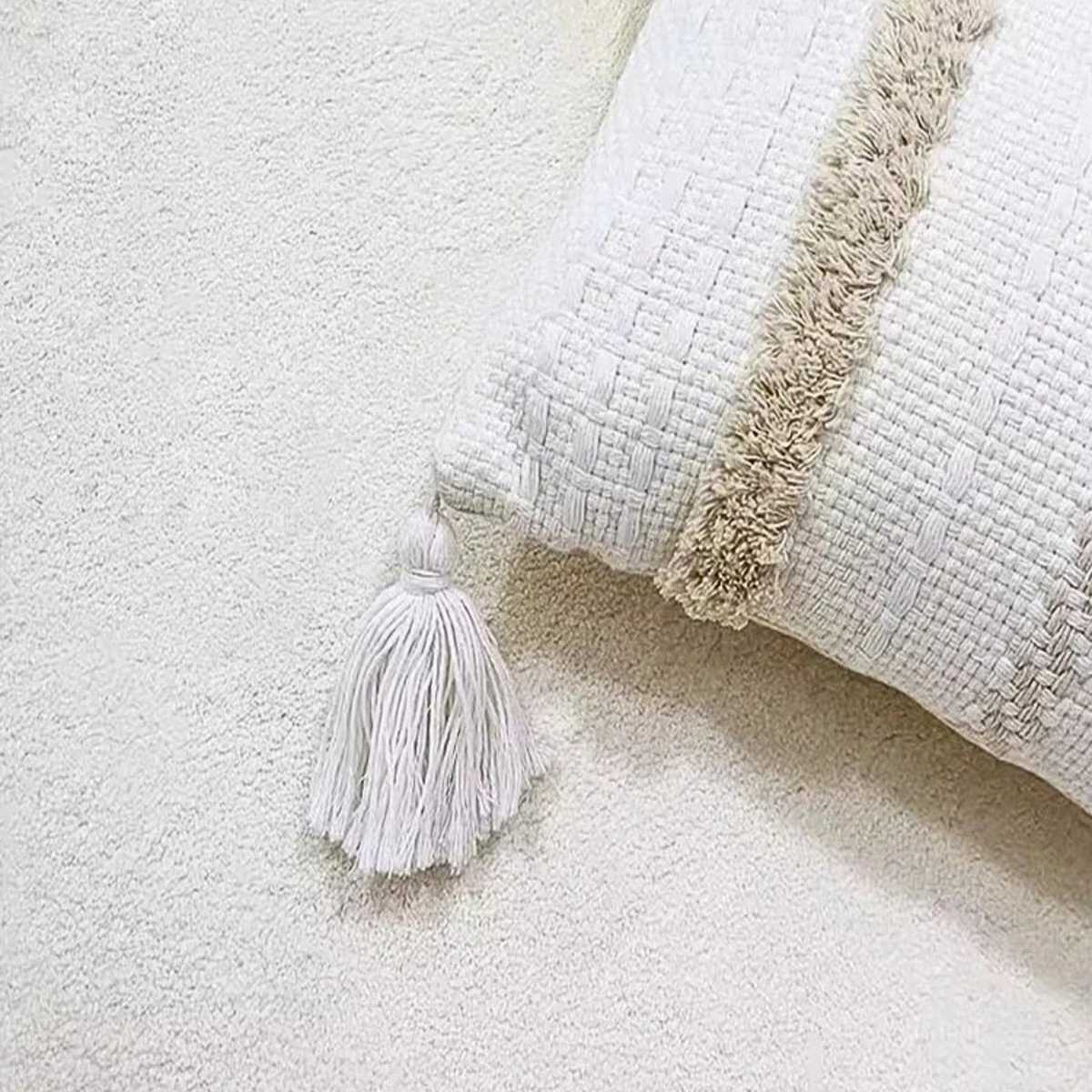 Tapis blanc pur minimaliste Tapis blanc pur minimaliste