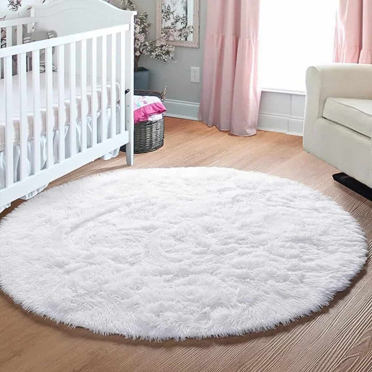 Tapis blanc rond et moelleux Apportez élégance et confort avec notre tapis blanc rond et moelleux, Design sophistiqué et texture douce pour un ajout moelleux à tout espace.