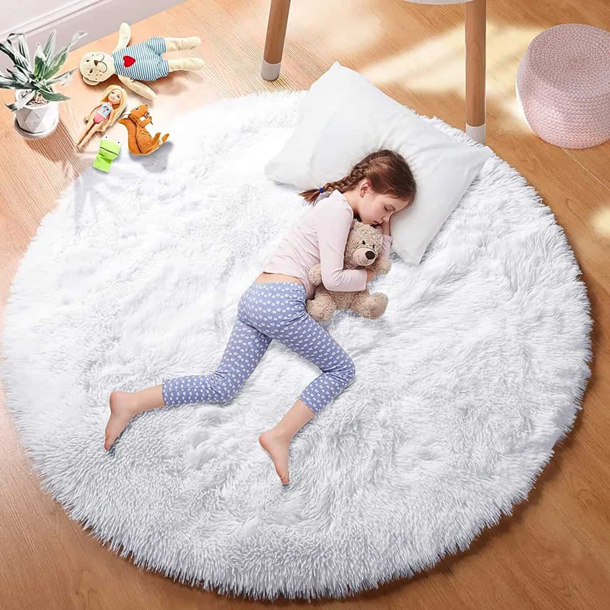 Tapis blanc rond et moelleux Tapis blanc rond et moelleux
