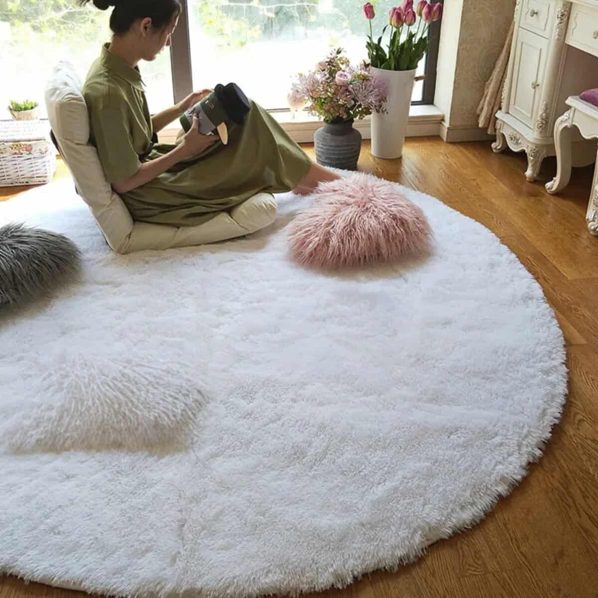 Tapis blanc rond et moelleux Tapis blanc rond et moelleux