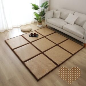 tapis carré en rotin, fabriqué à partir de 100% de fibre de bambou, apporte une touche naturelle et élégante à votre intérieur. Son design sobre et raffiné s'adapte parfaitement à tous les styles de décoration, qu'ils soient modernes, bohèmes ou classiques. Sa texture antidérapante assure une utilisation pratique et sécurisée, tandis que sa conception modulable permet de l'adapter à vos besoins spécifiques. Écologique et durable, ce tapis est non seulement esthétique mais aussi fonctionnel, offrant confort et chaleur à vos espaces de vie. Facile à nettoyer et robuste, il est conçu pour résister aux usages quotidiens tout en maintenant son allure charmante et authentique.