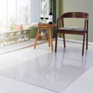 tapis carré transparent et imperméable signifie choisir une solution à la fois fiable et durable pour protéger vos sols. Sa conception anti-dérapante garantit une utilisation sécurisée, même dans les zones à fort passage. Grâce à sa robustesse, il résiste aux rayures et à l'usure, assurant ainsi une longue durée de vie. Pour un agencement optimal, placez-le sous des meubles tels qu'une table basse ou un bureau afin de préserver et embellir votre espace tout en bénéficiant d'une protection efficace et discrète.