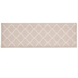 Notre tapis escalier antidérapant est fabriqué avec des matériaux de haute qualité qui garantissent une adhérence optimale. Il est conçu pour rester fermement en place, même dans les zones à fort passage, assurant ainsi une protection maximale pour toute la famille, des plus jeunes aux plus âgés. En plus d'améliorer la sécurité, ce tapis apporte un confort supplémentaire grâce à sa texture moelleuse, rendant chaque pas plus agréable. Avec des dimensions ajustables, il s'adapte parfaitement à toutes les configurations d'escaliers, offrant une installation simple et rapide.