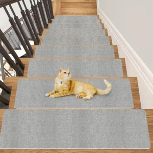 Ce tapis escalier gris facile d'installation va apporter un confort au sein de votre maison tout en apportant sa touche de beauté visuel.