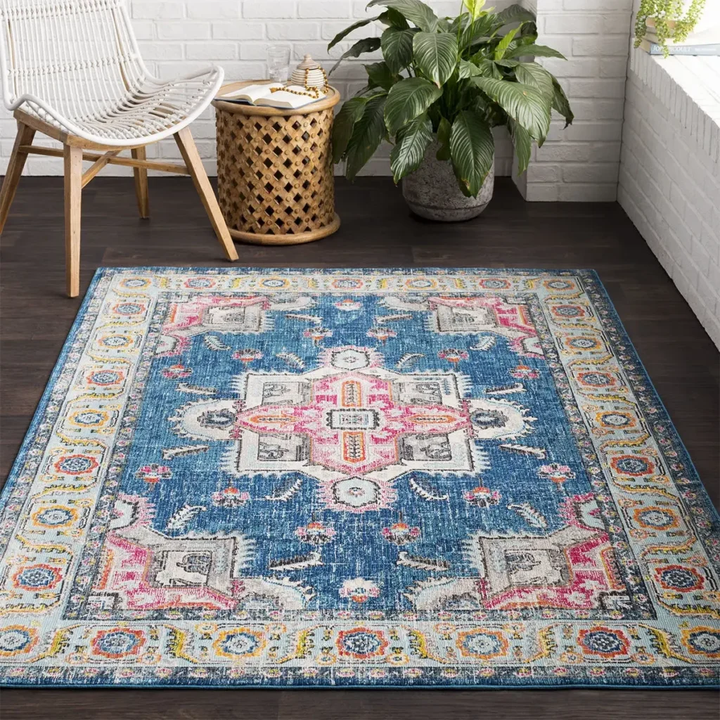 Découvrez notre tapis scandinave, disponible en cinq coloris élégants, parfait pour ajouter une touche de style et de confort à votre intérieur. Ce tapis, avec son design nordique distinctif et ses motifs colorés, transforme instantanément n'importe quelle pièce en un espace chaleureux et accueillant. Idéal pour les salons, chambres et espaces de détente, il combine esthétique scandinave et fonctionnalité supérieure.