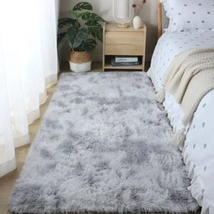 tapis scandinave épais et confortable est disponible en quatre superbes coloris. Conçu pour offrir une expérience de confort ultime, ce tapis se distingue par sa texture moelleuse et son design élégant. Parfait pour les salons, chambres ou espaces de détente, il apporte une ambiance cosy et chaleureuse à n'importe quelle pièce. Les matériaux de haute qualité garantissent une durabilité exceptionnelle et une résistance à l'usure, tout en maintenant une sensation de douceur agréable sous les pieds. Sa conception scandinave épurée s'intègre harmonieusement dans divers styles de décoration, du moderne au classique, offrant une touche de sophistication et de tranquillité à votre espace de vie.