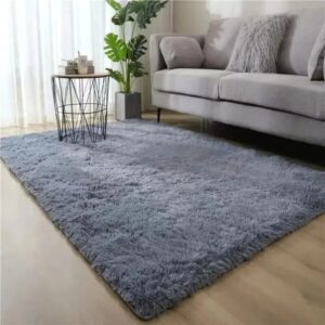 tapis scandinave style fourrure épaisse, un ajout luxueux et confortable à tout intérieur moderne. Ce tapis, avec sa texture douce et moelleuse, transforme instantanément n'importe quelle pièce en un havre de confort. Parfait pour les salons, chambres et espaces de détente, il combine esthétique et praticité pour créer une ambiance chaleureuse et invitante dans votre espace de vie.