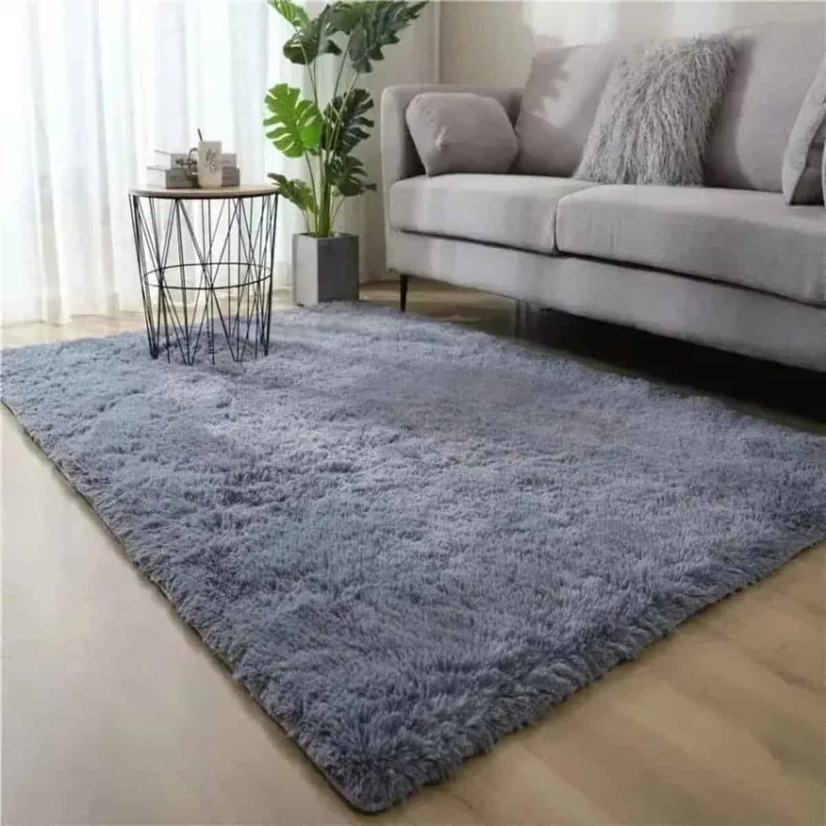Tapis scandinave style fourrure épaisse tapis scandinave style fourrure épaisse, un ajout luxueux et confortable à tout intérieur moderne. Ce tapis, avec sa texture douce et moelleuse, transforme instantanément n'importe quelle pièce en un havre de confort. Parfait pour les salons, chambres et espaces de détente, il combine esthétique et praticité pour créer une ambiance chaleureuse et invitante dans votre espace de vie.