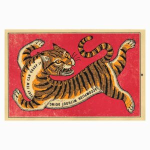 Tapis rouge original motif tigre. Design audacieux, confort agréable, entretien facile et durabilité assurée.